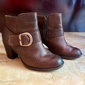 Born Brown Ankle Boots Size 9.5 heel 2.5"